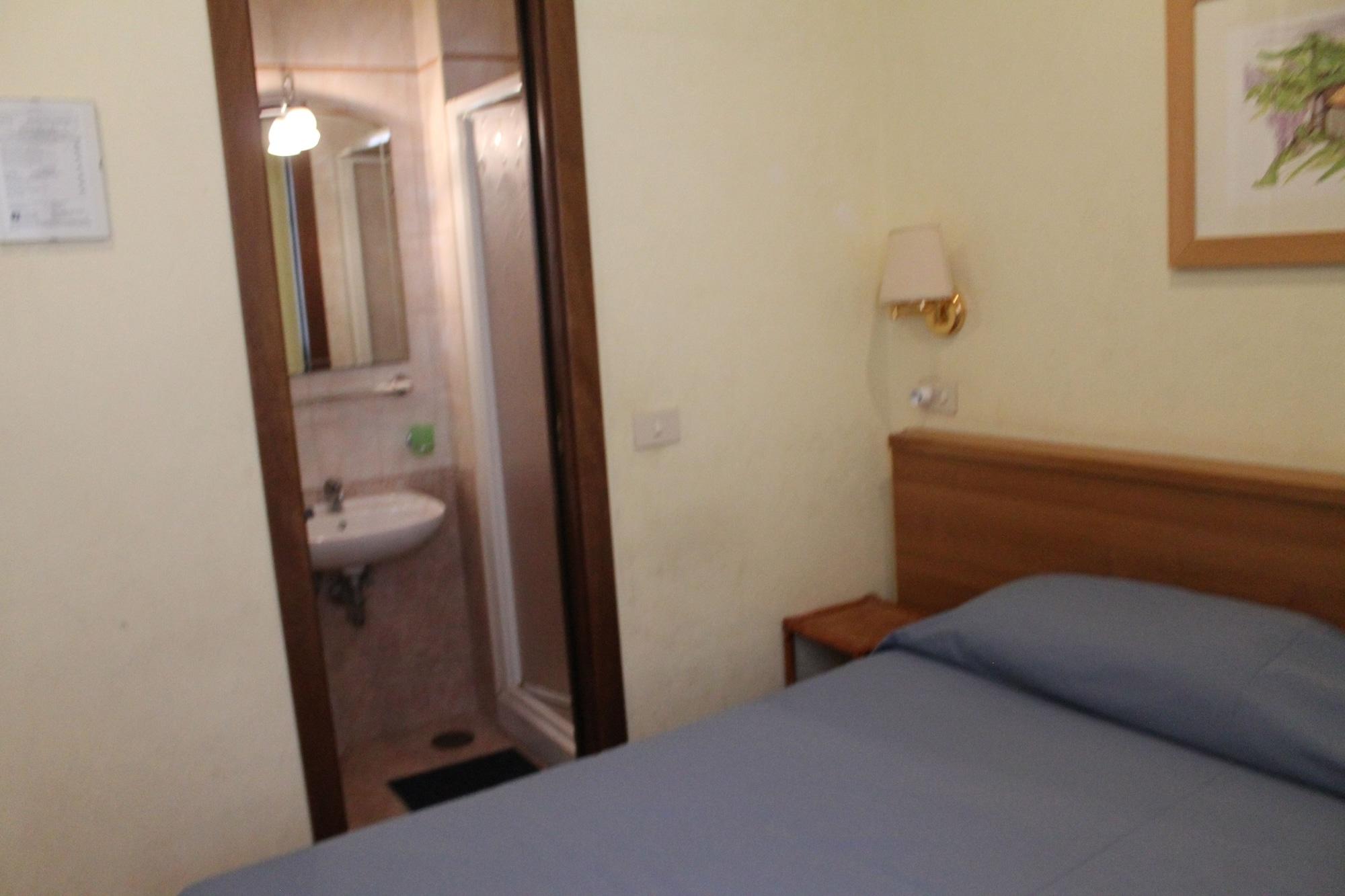 Hotel Pomezia Rome Bagian luar foto