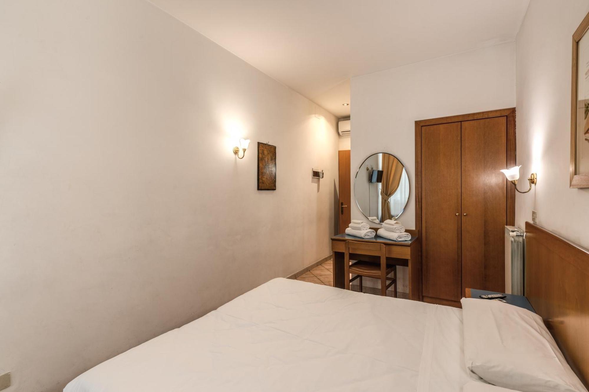 Hotel Pomezia Rome Bagian luar foto