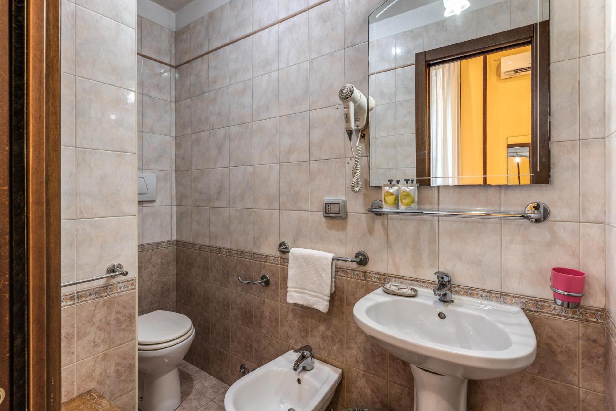 Hotel Pomezia Rome Bagian luar foto